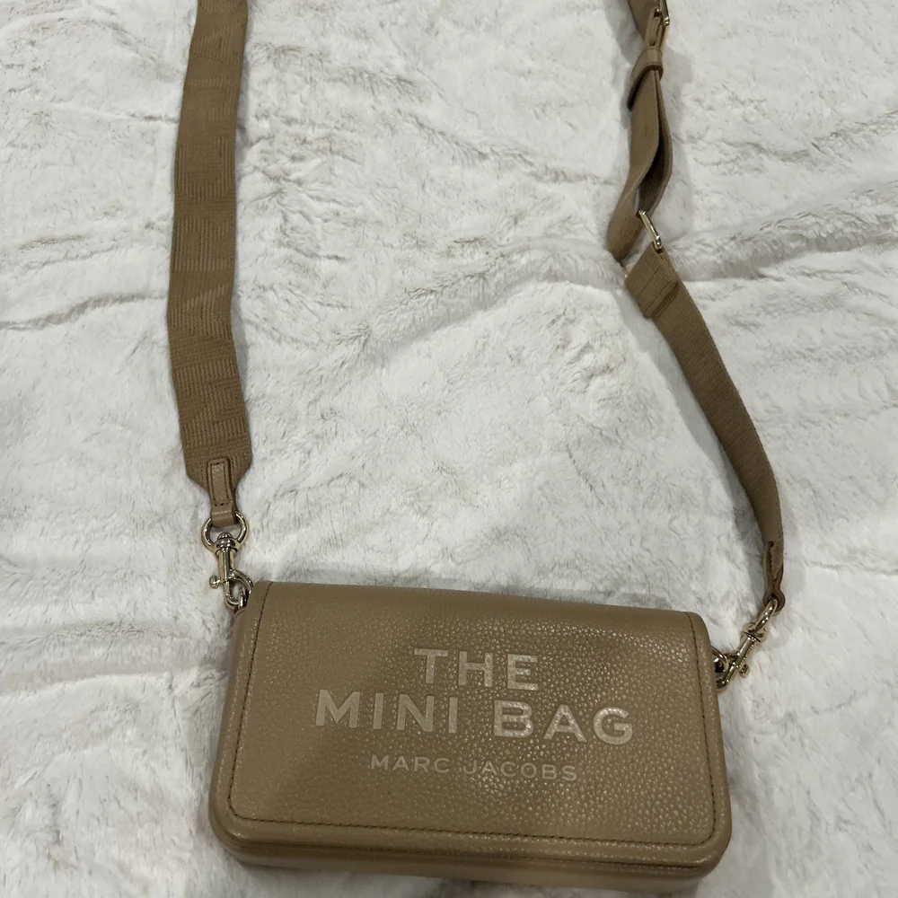 Marc By Marc Jacobs Tan Mini Crossbody with Gold Chain - Picture 4 of 4